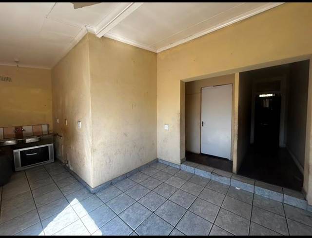6 BEDROOM HOUSE FOR SALE IN ROSETTENVILLE